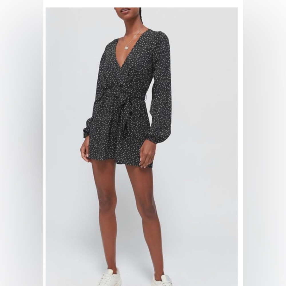 Urban outfitters Mona romper NWT black size small